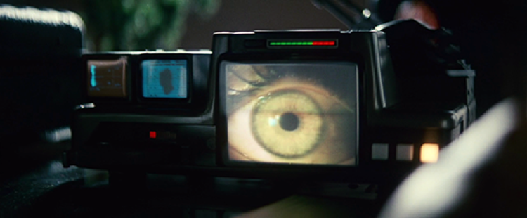 Detail zařízení z filmu Blade Runner zobrazující oko na obrazovce.