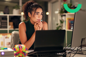 Brand voice a tone of voice, které prodávají: Proč e-shopy zní stejně (a jak to změnit)