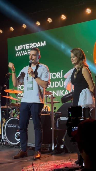 jeviště na upterdame