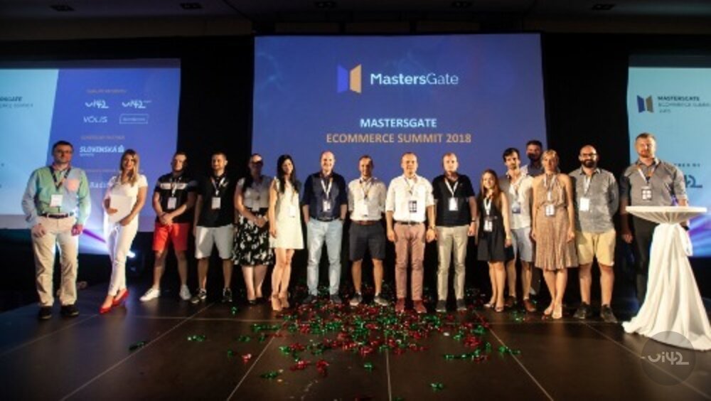 Účastníci konference MastersGate Ecommerce Summit 2018 na pódiu.