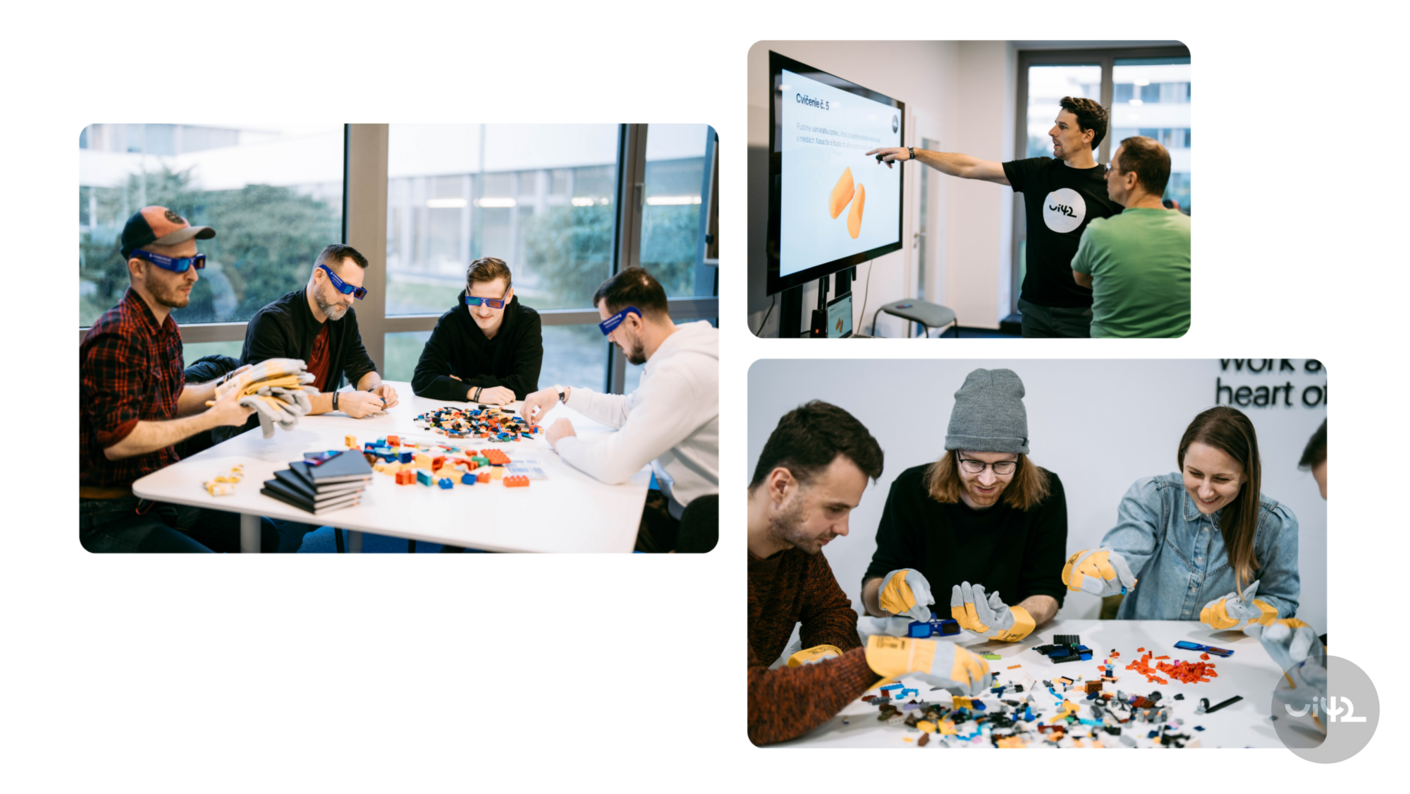 Lidé na workshopu, kteří pracují s LEGO kostkami a sledují prezentaci na obrazovce.