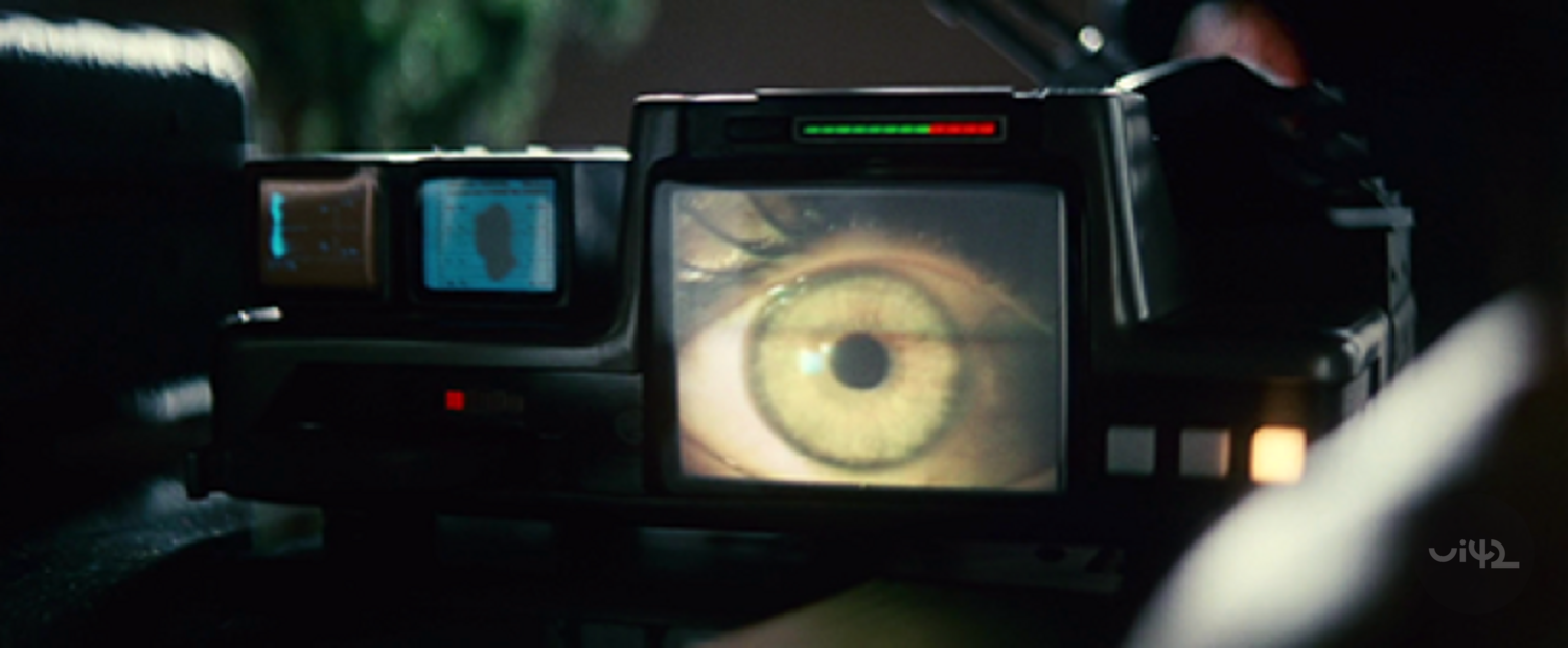 Detail zařízení z filmu Blade Runner zobrazující oko na obrazovce.