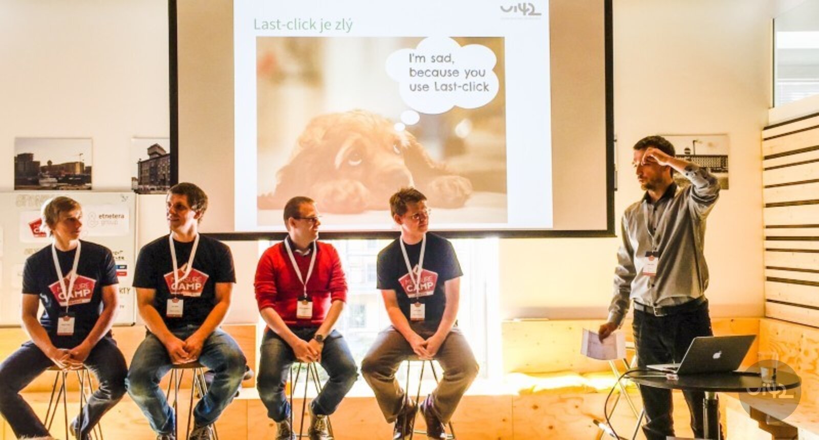 Panelová diskuse na MeasureCamp na Slovensku s prezentací o Last-click atribuci