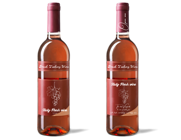 Dve fľaše vína s etiketami, ktoré obsahujú text a ilustrácie hrozna. Fľaše sú s červeným vínom a majú elegantný dizajn.